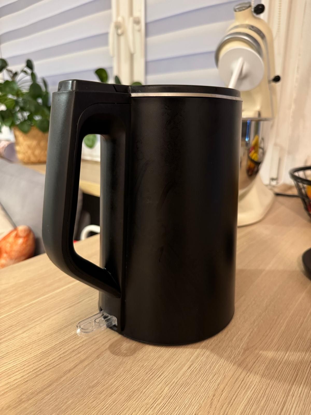 Czajnik czarny Gorenje K15DWBK