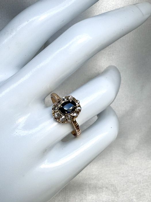 Золота радянська каблучка з діамантами та сапфіром