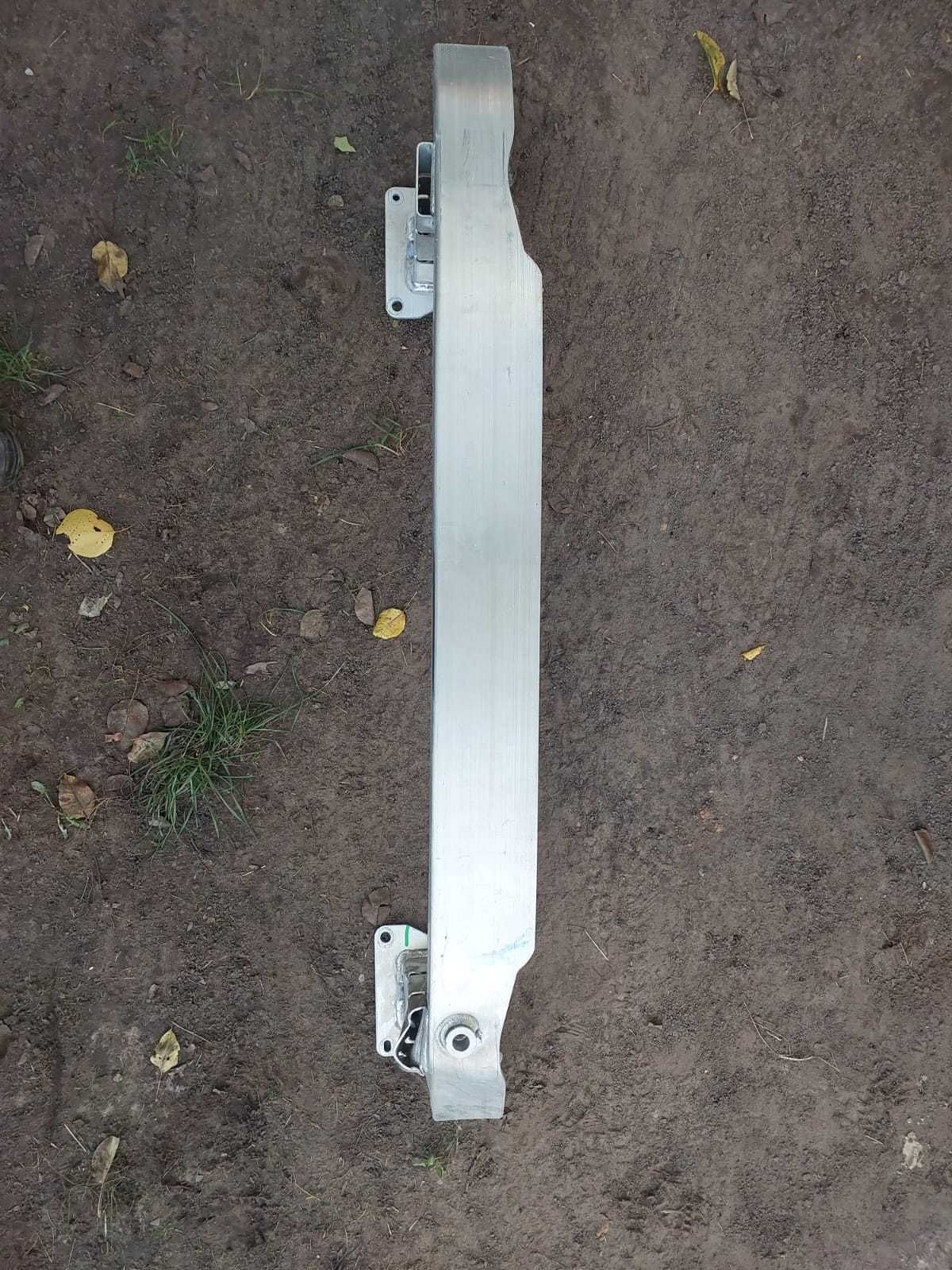 Продам задний усилитель бампера Cherokee KL 18+