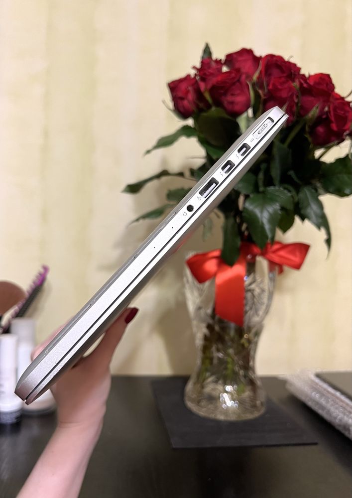 Apple MacBook Pro Retina 13.3” A1502 Intel Core i5 8gb/256gb [2015]