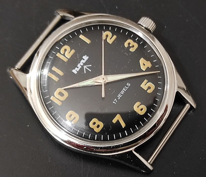 6 Relógios mecânicos e 1 de quartzo.
6 Relógios 
6 Relógios mecânicos