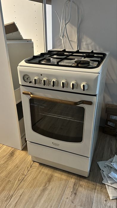 Kuchenka kuchnia gazowa, gazowo-elektryczna Hotpoint-Ariston piekarnik