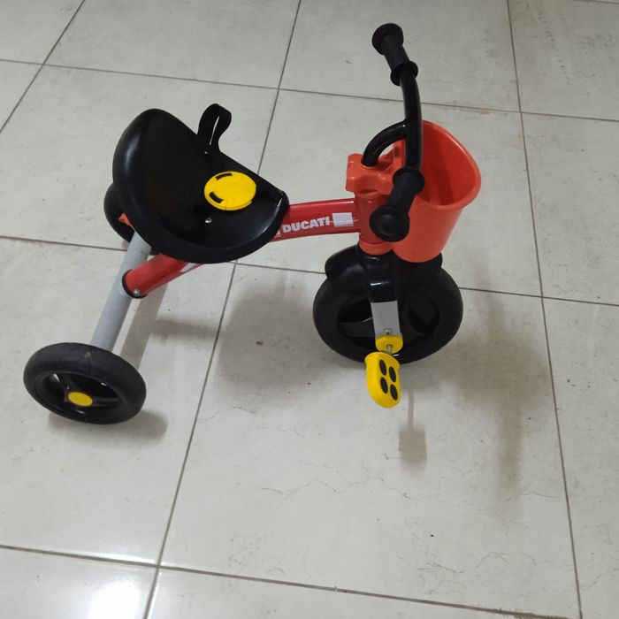 Triciclo criança