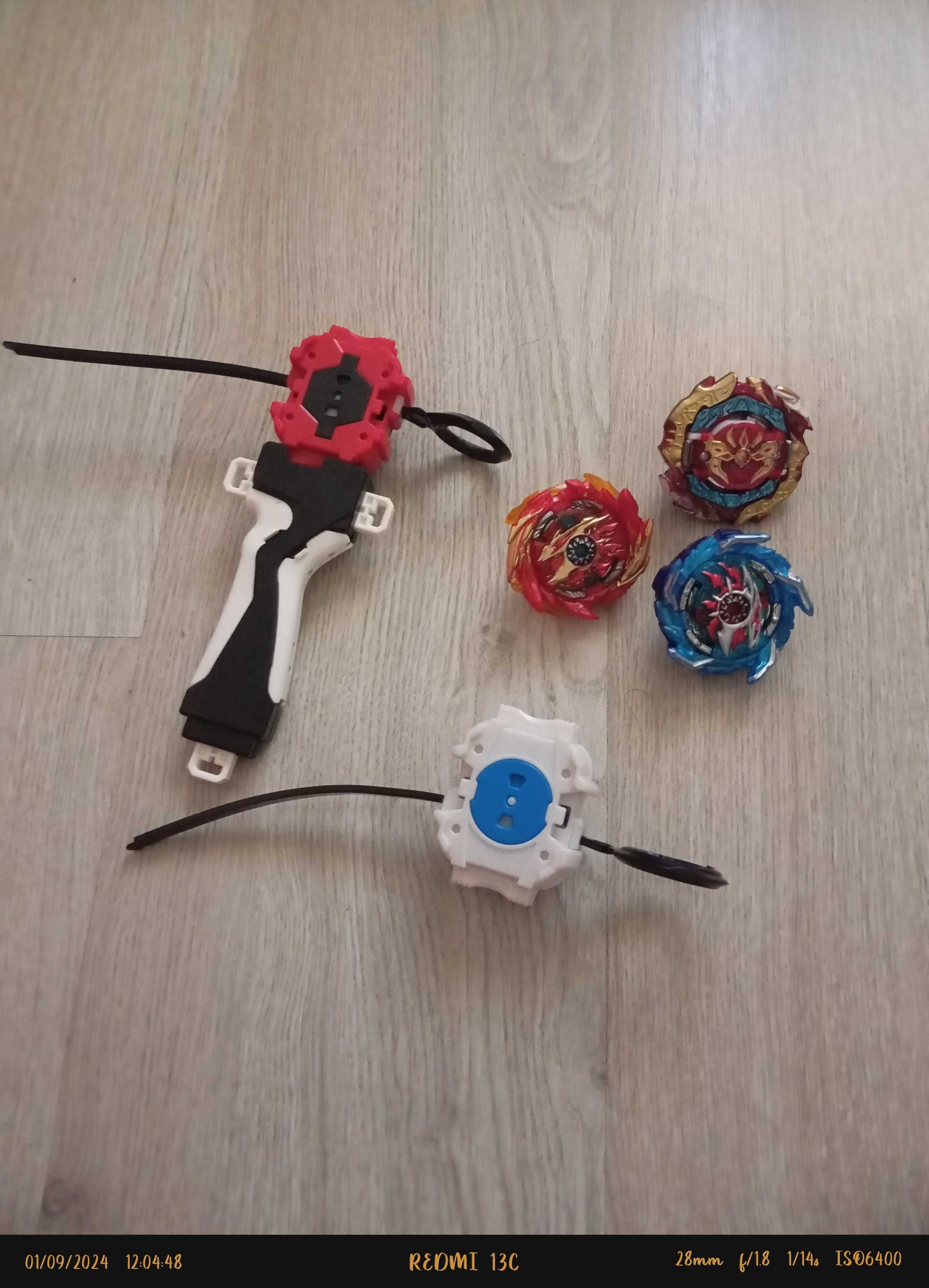 vendo beyblades com 3 lasadores