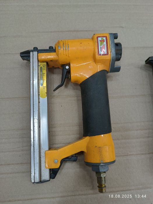 Степлер пневматический