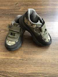 Кросівки , черевички , уги для хлопчика 22-23 розмір