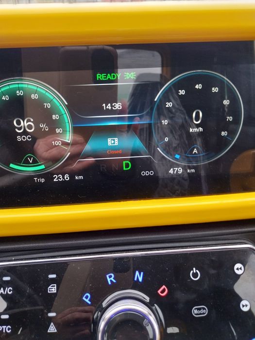 Samochód 2 osobowy elektryczny.