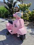 Vespa skuter jeździk akumulatorowy Sun Baby