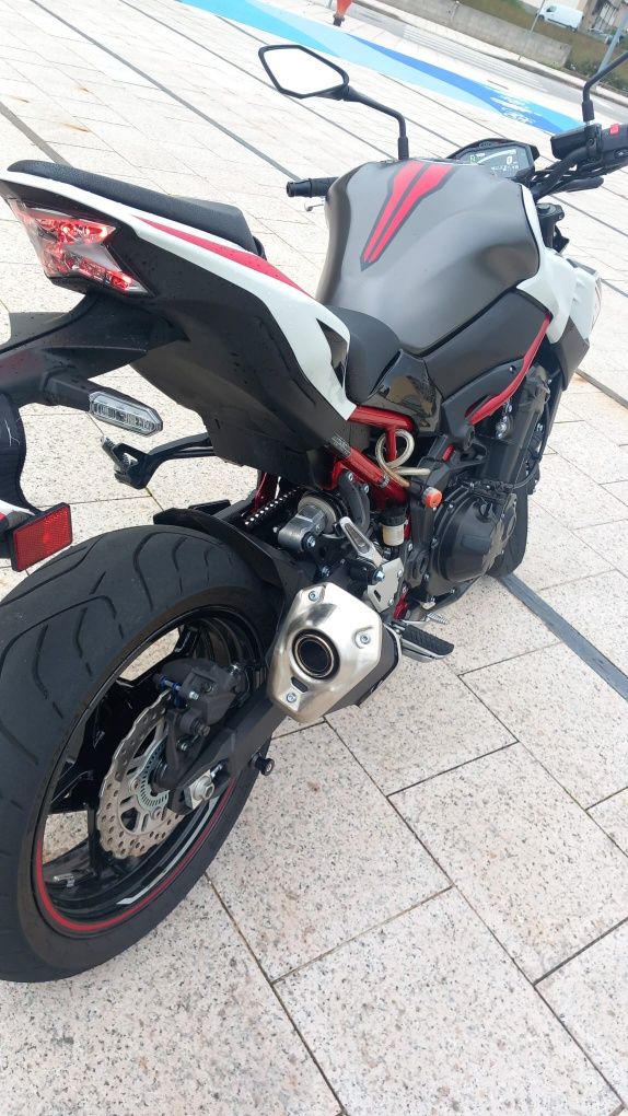 Kawasaki Z900 Special Edition (troco por carro elétrico)