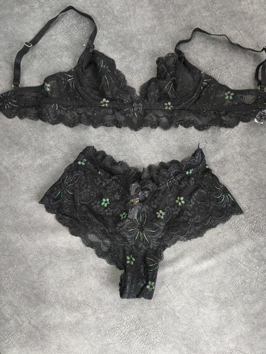 Продам купальники та білизну