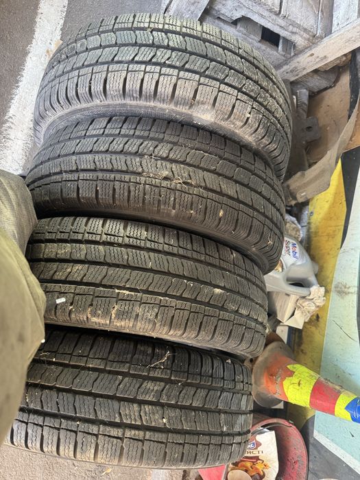 Продам резину  215 65 R16c