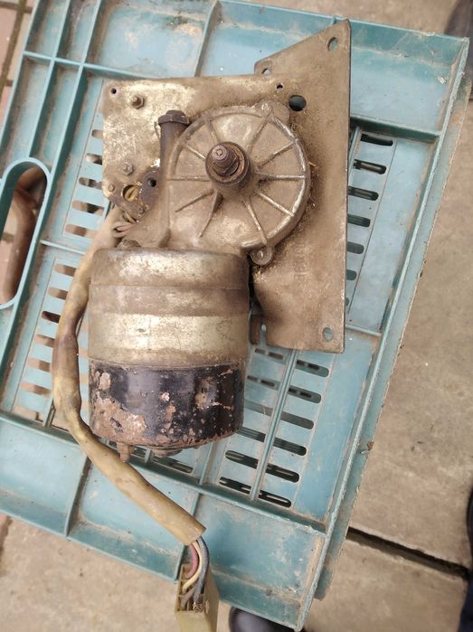 Стеклоочеститель ГАЗ24