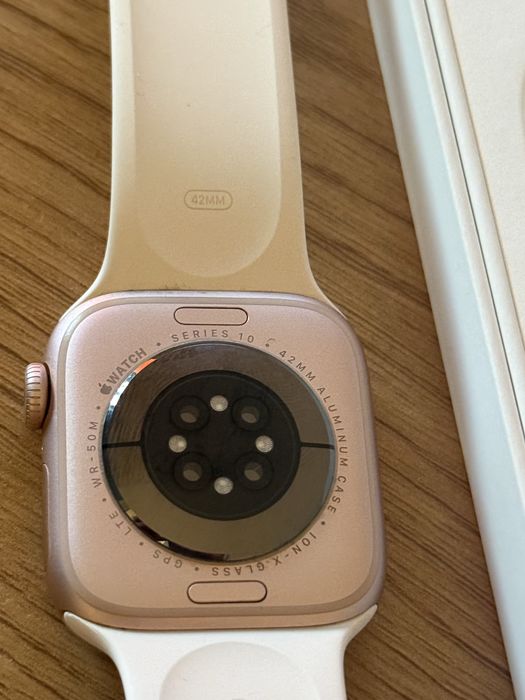 Apple Watch 10 GPS + cellular 42mm KOPERTA Z ALUMINIUM