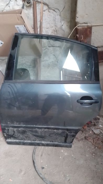 Двері пасажирські і ляда пасат б 5 і комплект дверей від сідана