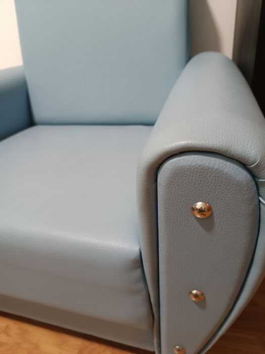 Cadeirão/Poltrona azul em napa