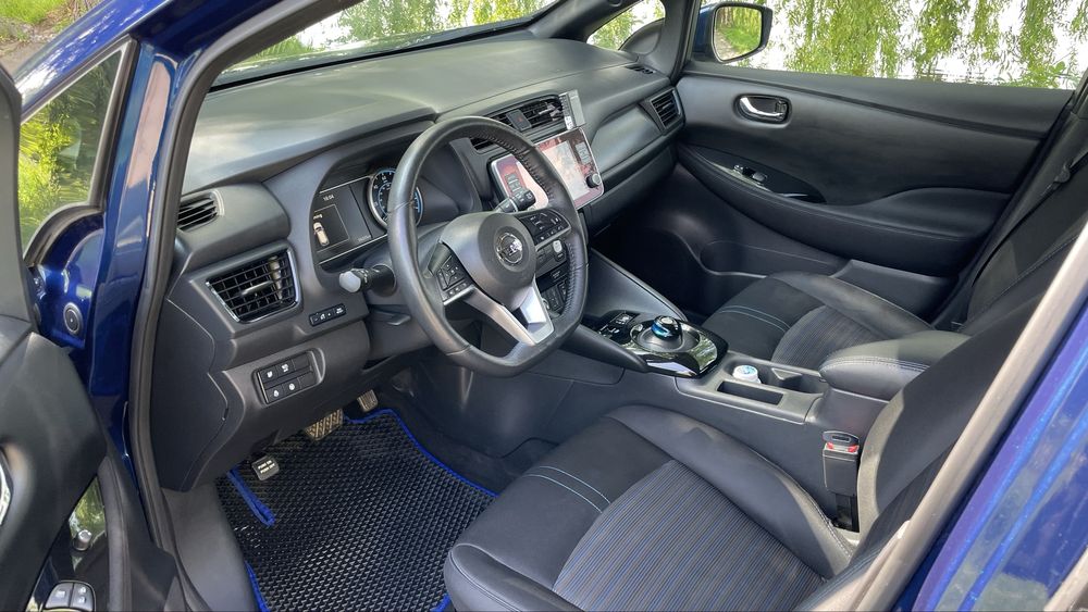 Продам Nissan Leaf