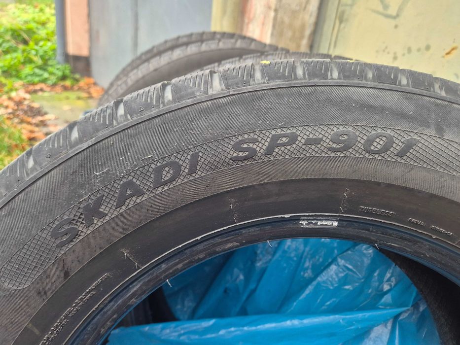 Opony zimowe  235/65 R17 AUSTONE