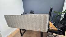 Przegroda biurkowa IKEA z filcu – 140x48 cm, szara