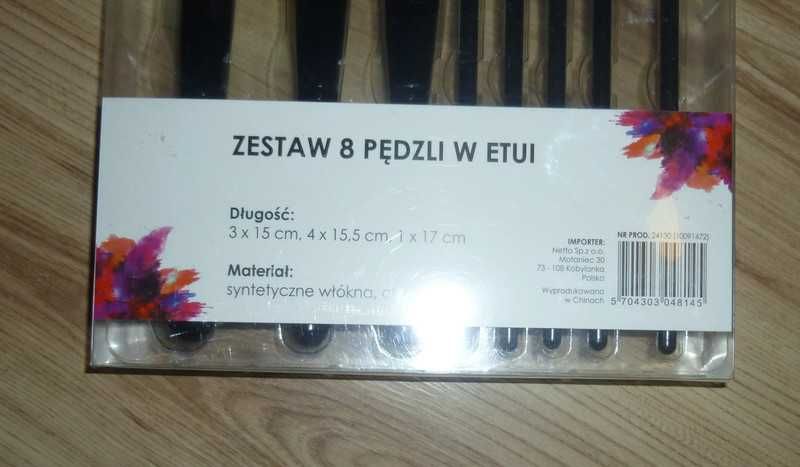 zestaw pędzli do makijażu