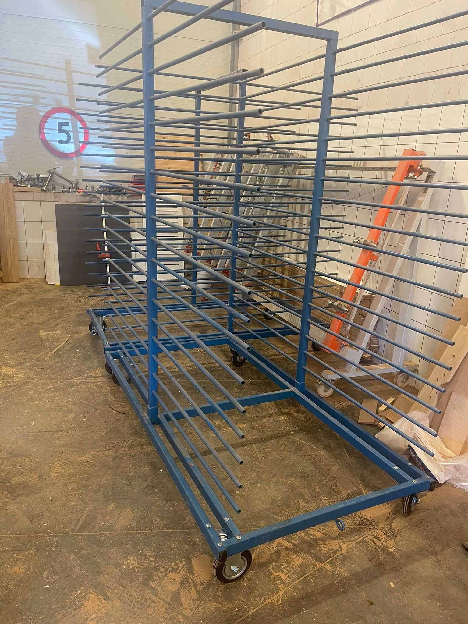2 stojaki metalowe