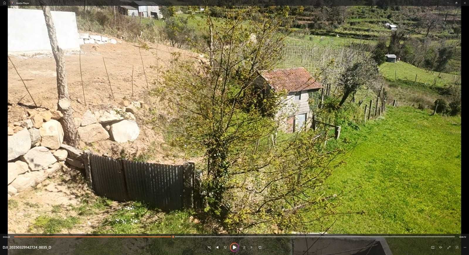TERRENO COM PALHEIRO EM FORNELOS CINFÃES DO DOURO