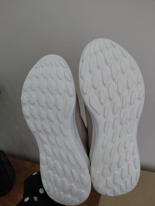 Beżowy buty damskie sportowe skarpety ccc 41