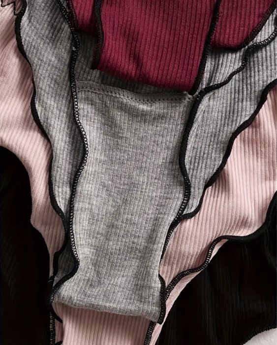 Приємні жіночі трусики