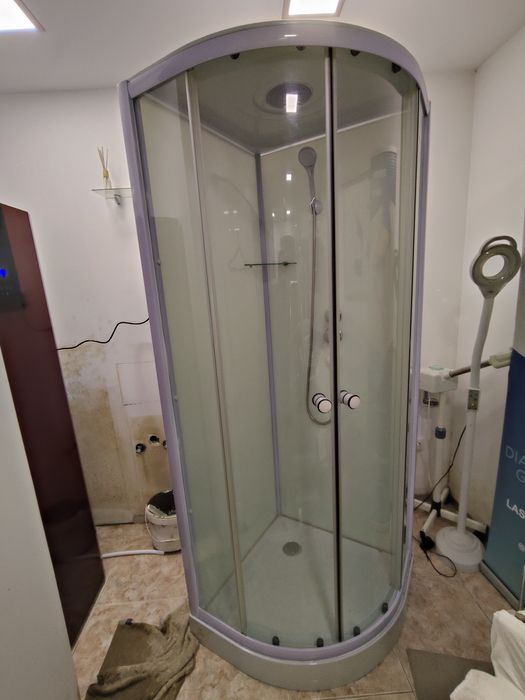 Cabine de duche com base