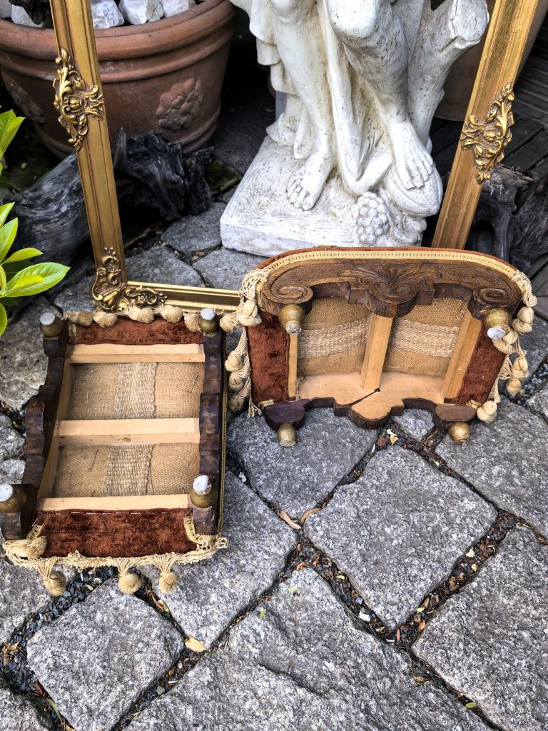 Podnóżek tapicerowany, drewniany rzeźbiony, haft z kwiatami UNIKAT