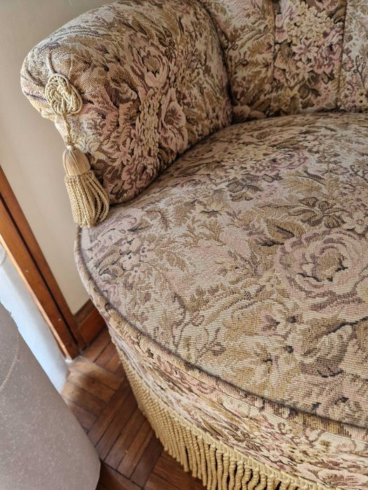 Senhorinha ( sofá de quarto)procura novos donos