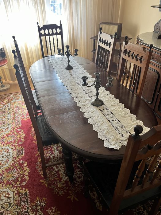 Mesa antiga de madeira