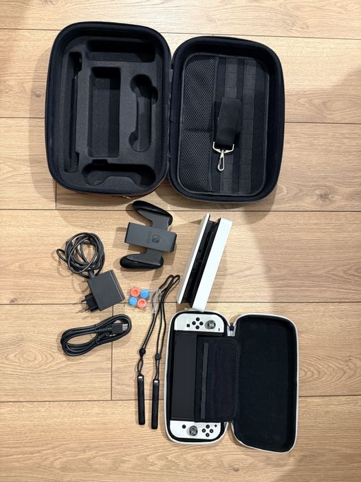 Nintendo switch Oled + kontener do przenoszenia + etui