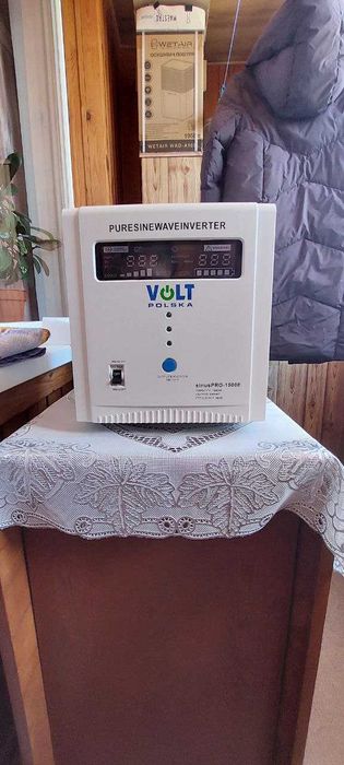 ДБЖ Volt Polska Sinus Pro 1500 E, 1050/1500 Вт, 12V