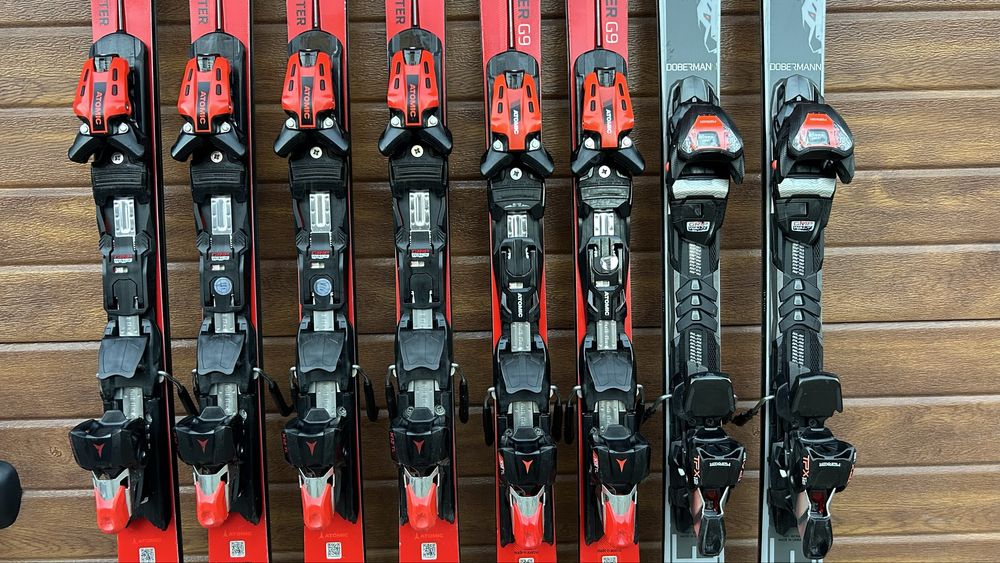 Лижі / черевики/ палиці / шоломи