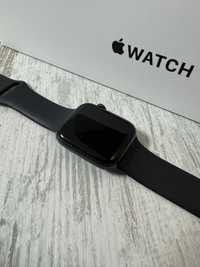 Смарт-часы Apple Watch SE 44mm Space Gray