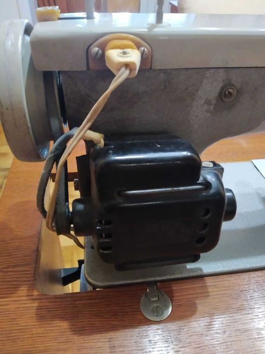 Машинка швейная Подольск 142 б/у