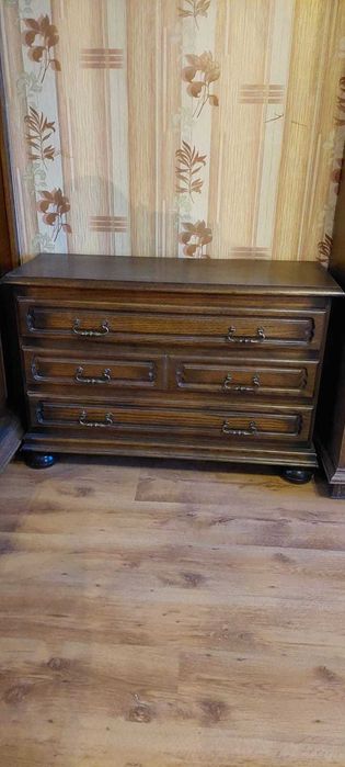 Komoda drewniana w dobrym stanie