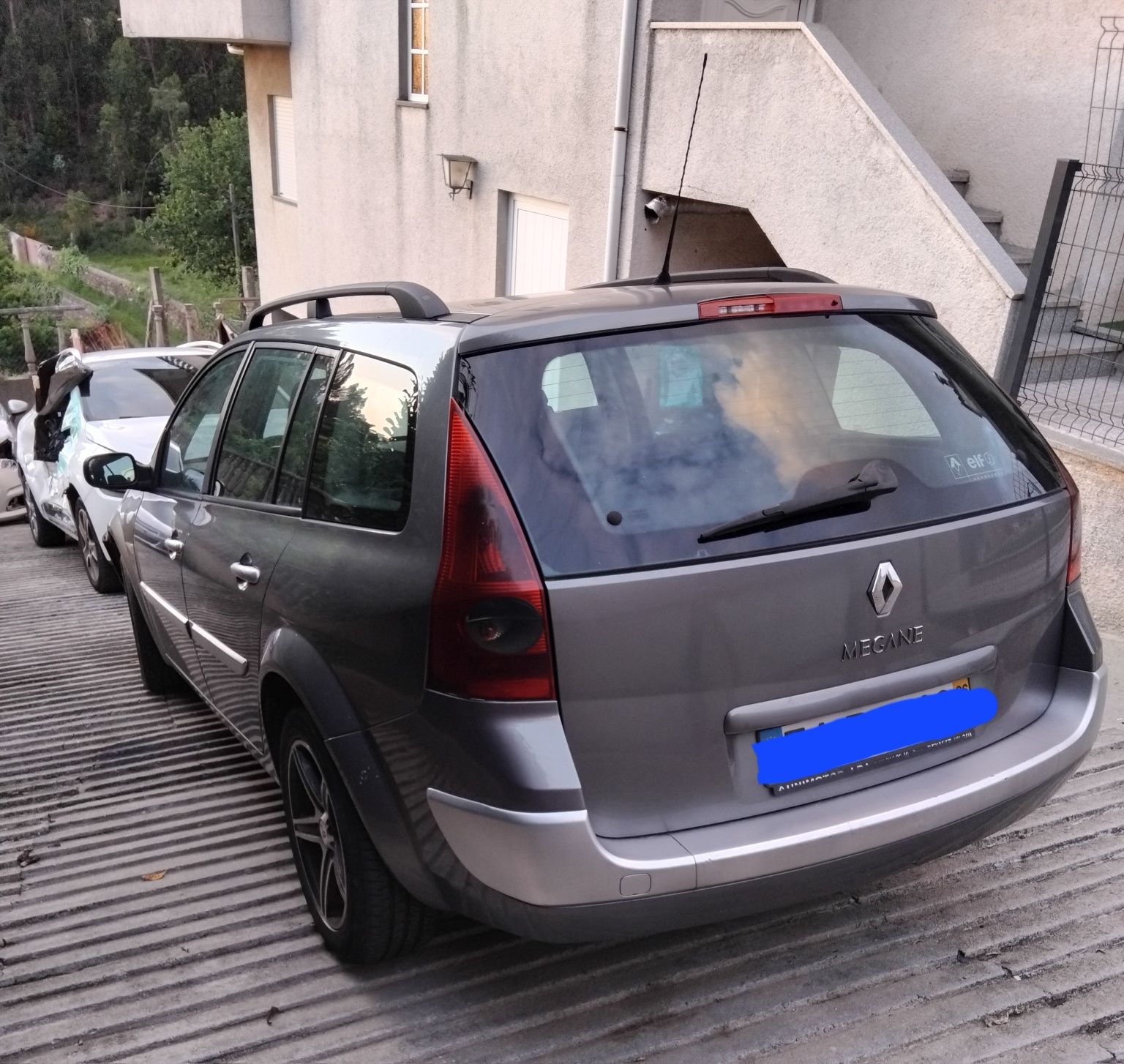 vendo Renault megane 2 1.5 dci 106cv de 2006 salvado acidentado batido