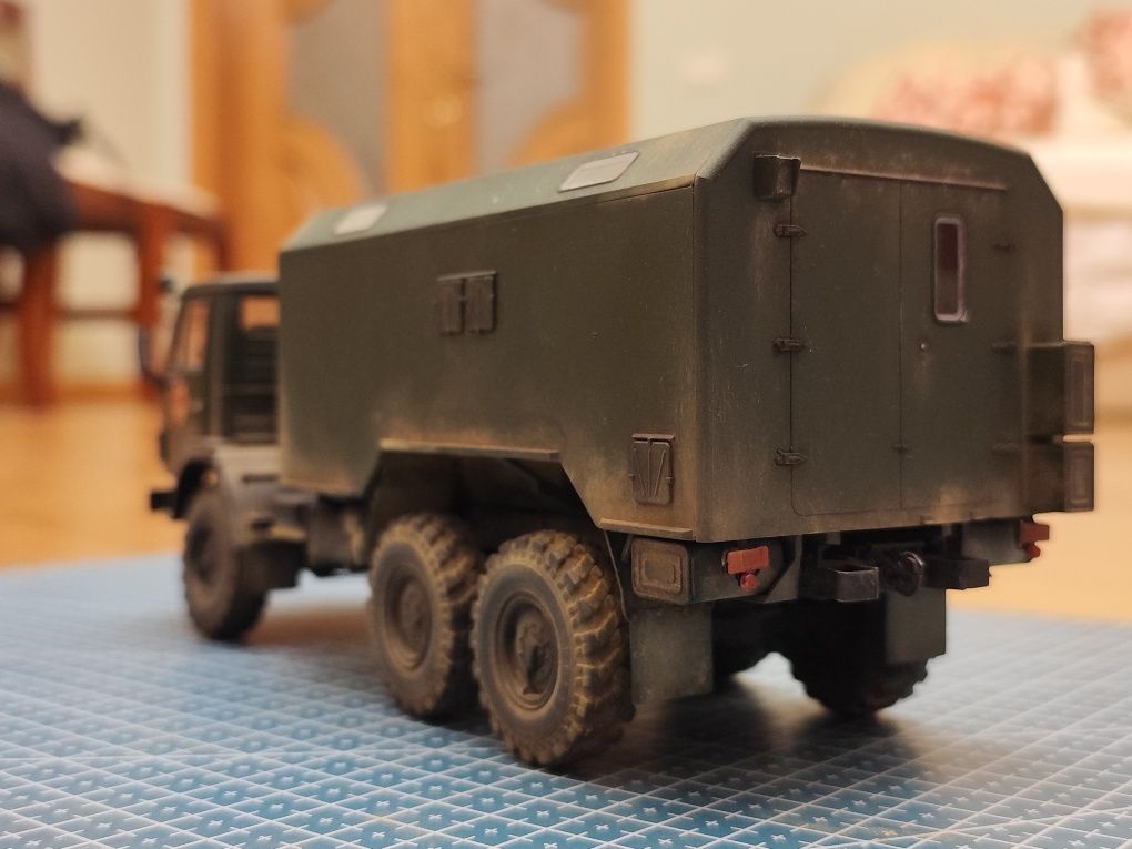 Стендова модель Камаз з кунгом ЗСУ 1/35
