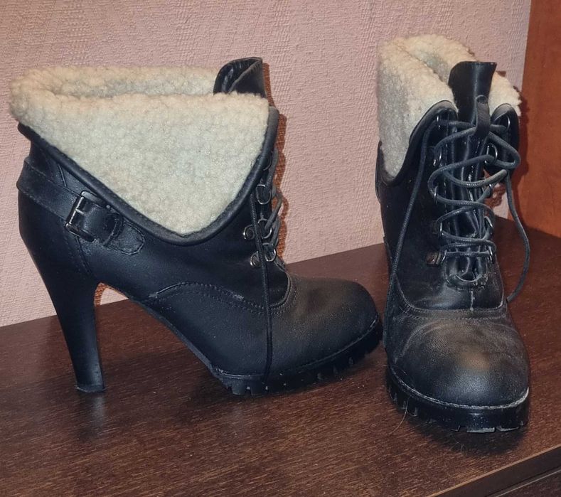 Buty na obcasie szpilce z barankiem, sznurowane nr 40-41, skóra botki