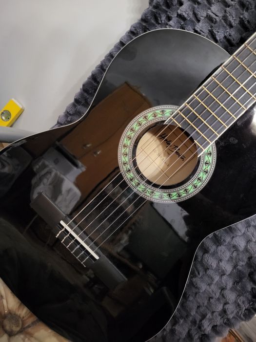Harley Benton CG200‑BKczarna klasyczna gitara 4/4