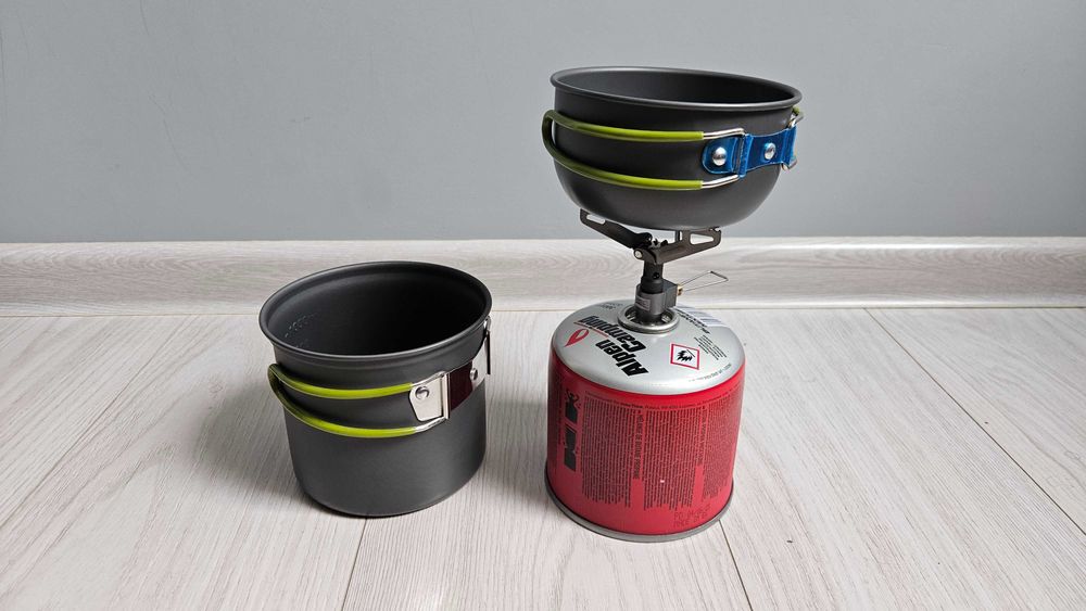 Zestaw turystyczny - naczynia, butla i palnik