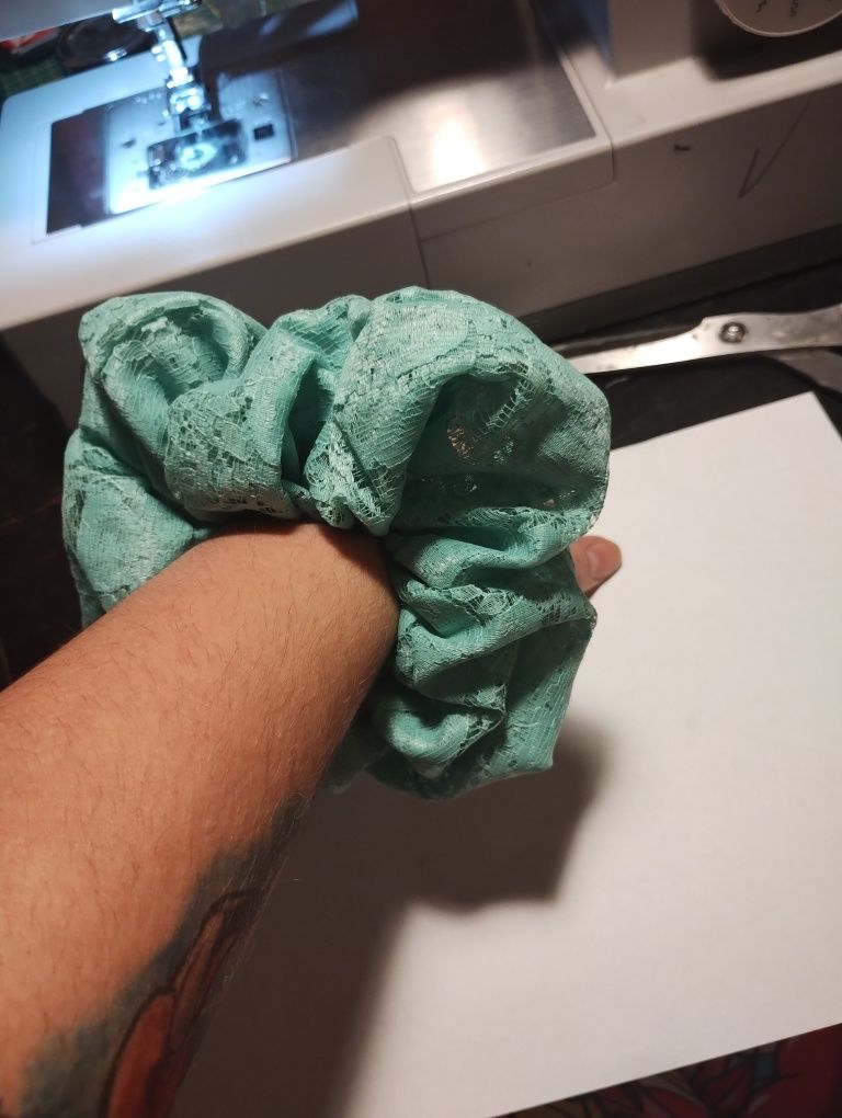 Scrunchie koronka duża gumka owijka nowa