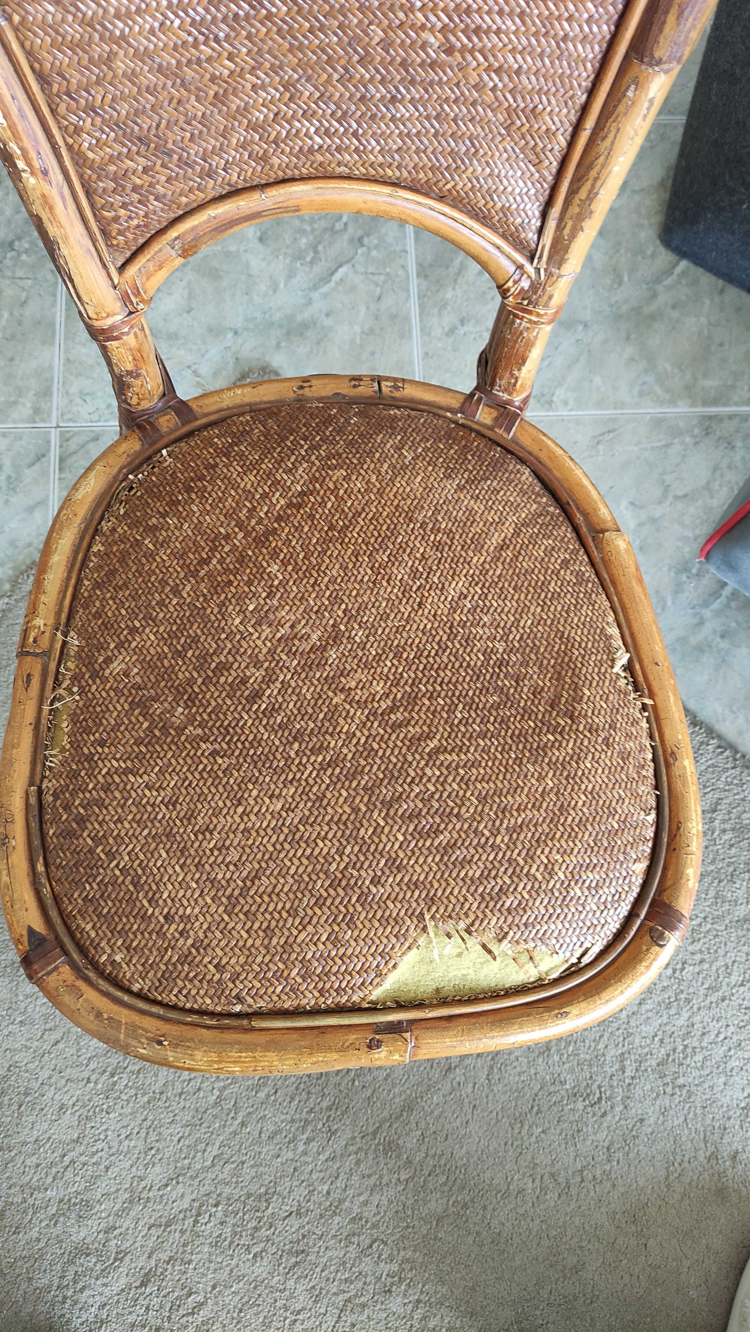 Conjunto de mesa e cadeiras em bambu