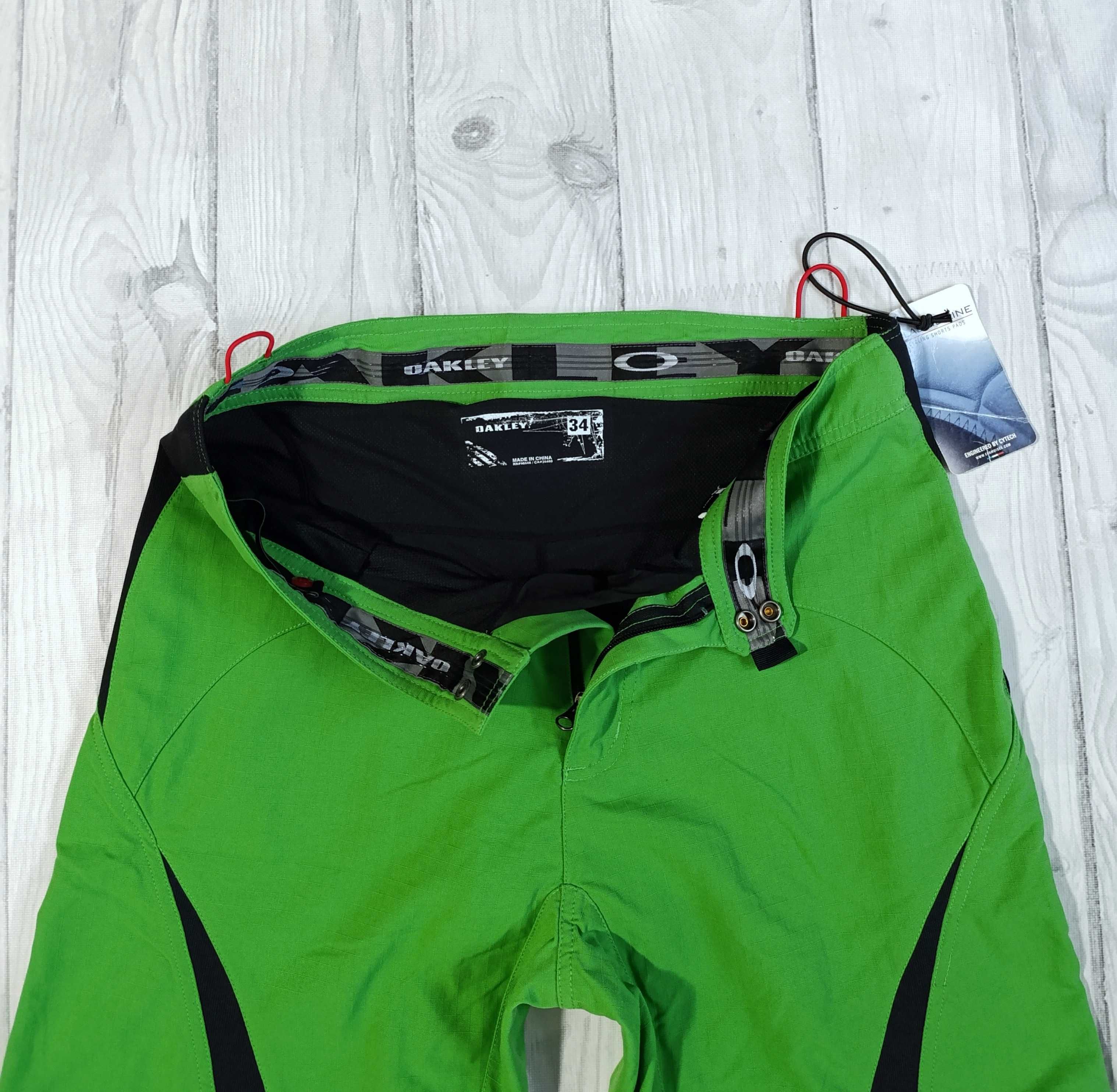 Spodenki Oakley r. 34/M