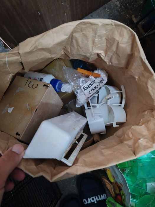 Vários material para aves