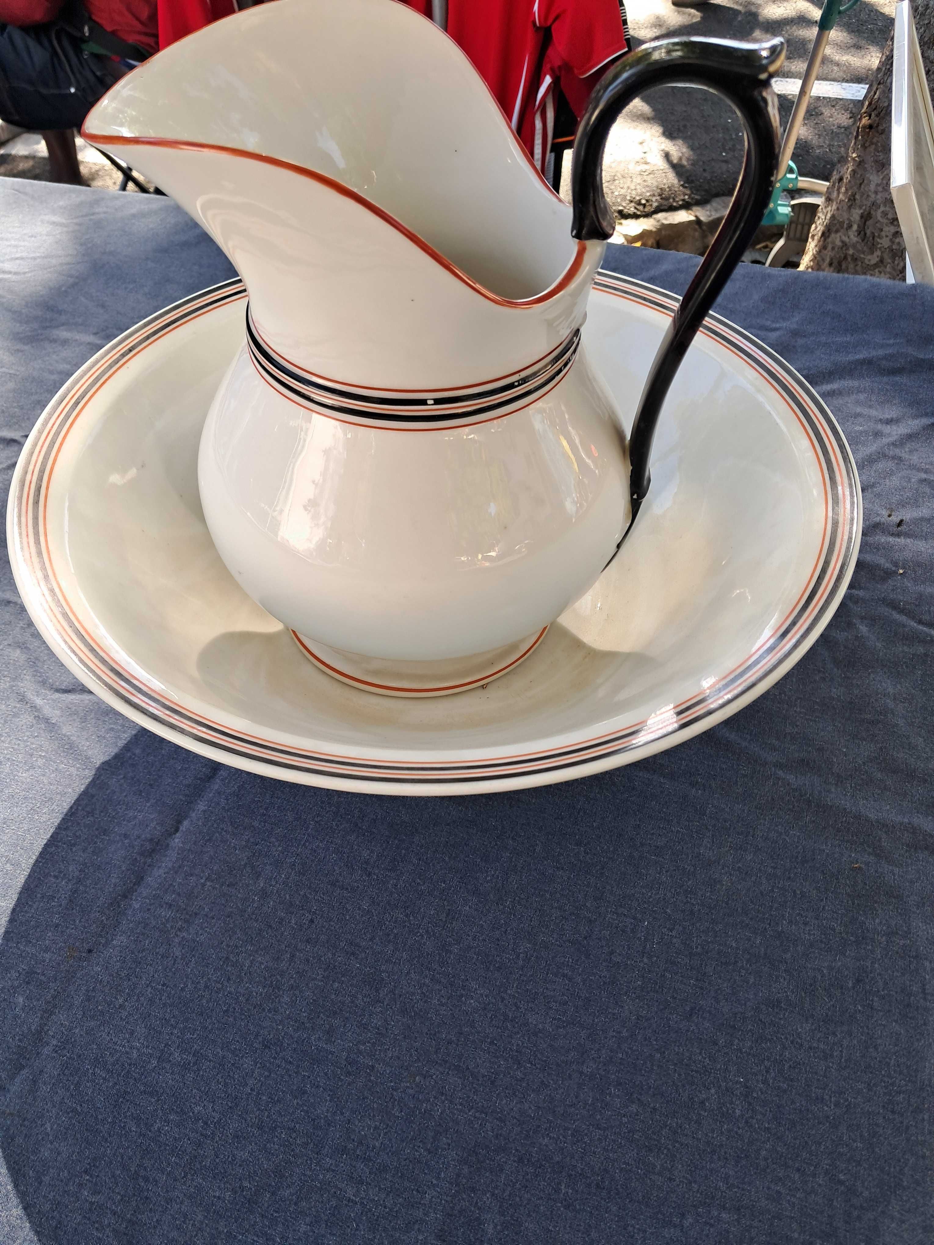 Conjunto de pia e jarro