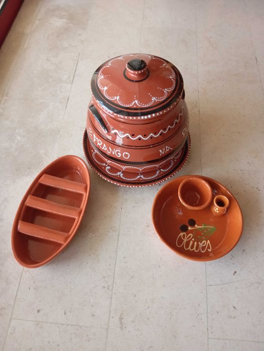 Pote para frango na púcara + azeitona + assador de chouriço