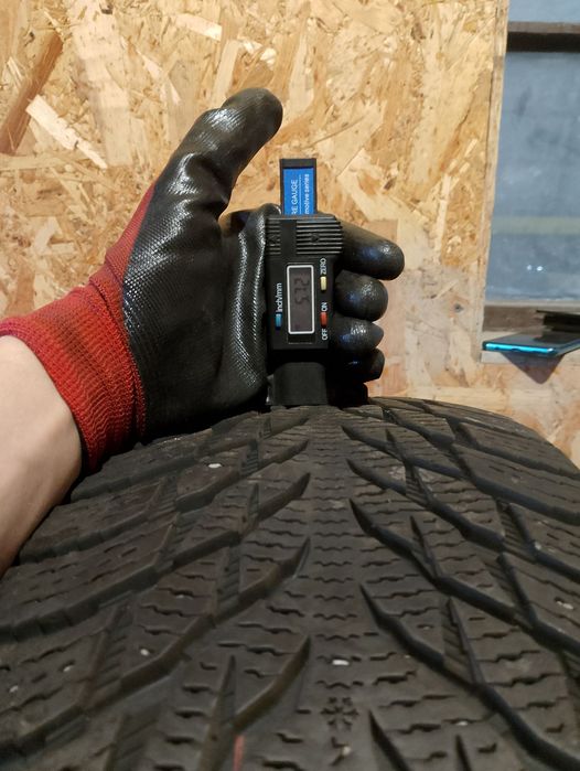 Шини Nokian Hakkapeliitta R3 SUV 225/60 R18 104R XL Б/У 5,5 мм