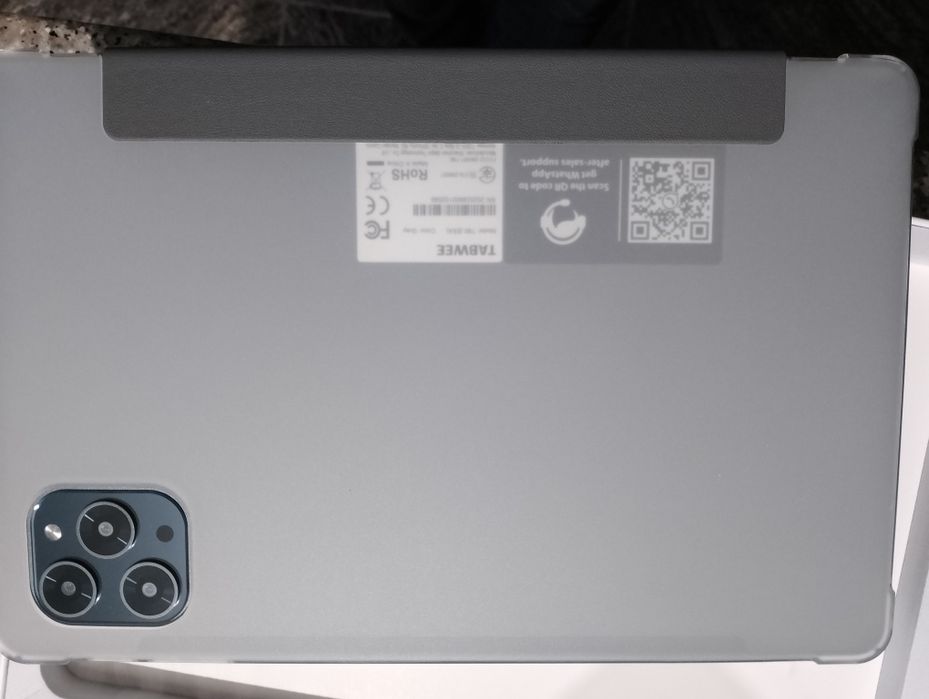 Tablet com capa  teclado e caneta e suporte e rato